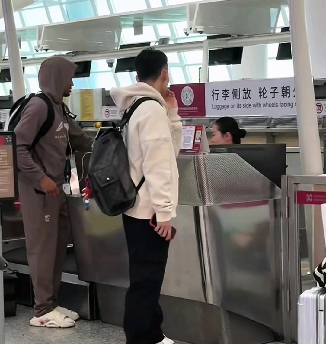 半岛app官网-欧预赛冠军争夺，阵容实力暗藏玄机的简单介绍